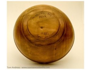 Bowl in pear wood - item 351